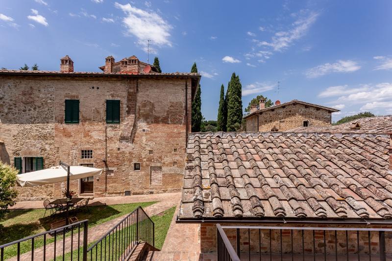 Il Borgo Di Terrensano Aparthotel Siena Exterior photo